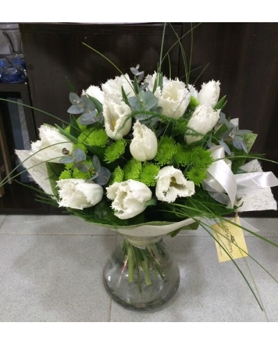 Bouquet of white tulips