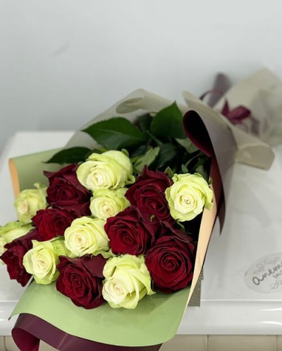 15 Red and White Roses