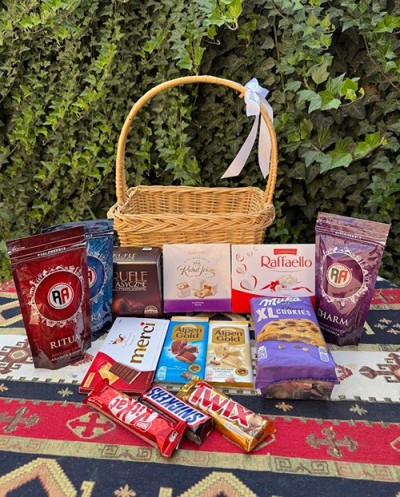 Coffee Basket with Sweets